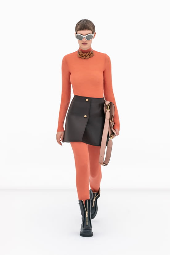woman<br>FW22