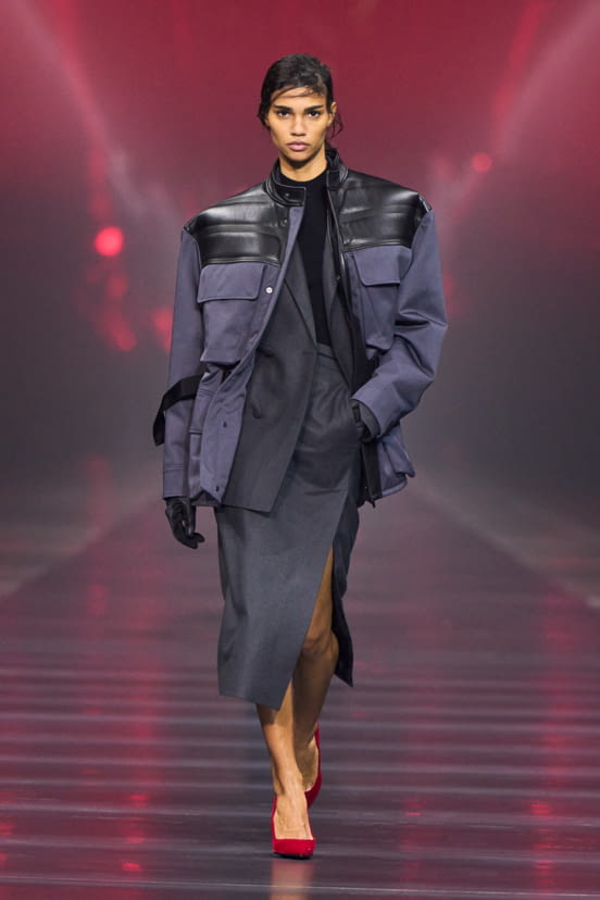 woman<br>FW22