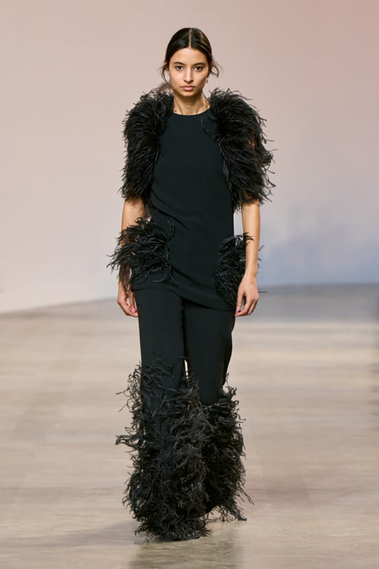 woman<br>FW22