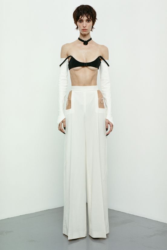 woman<br>FW22