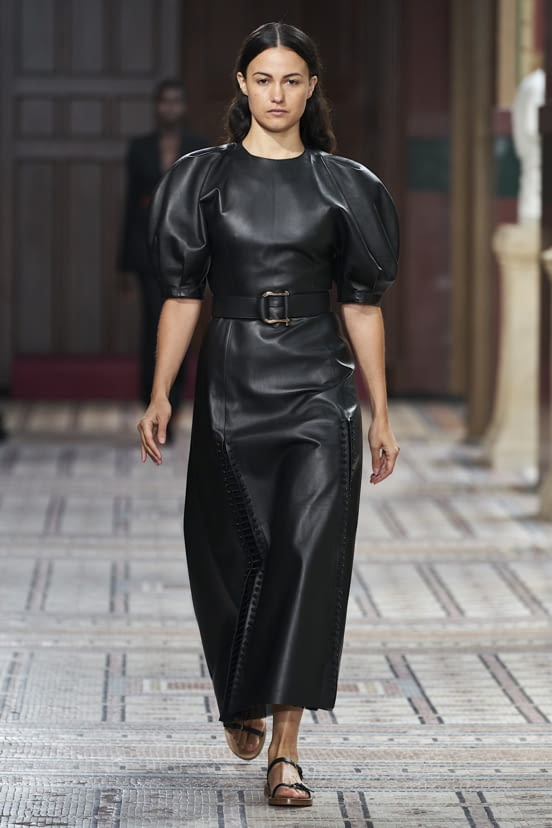 woman<br>SS21