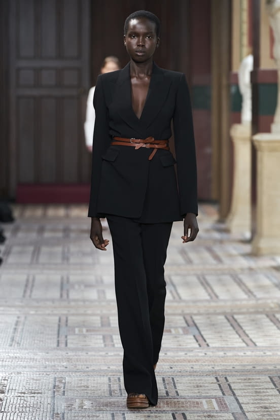 woman<br>SS21
