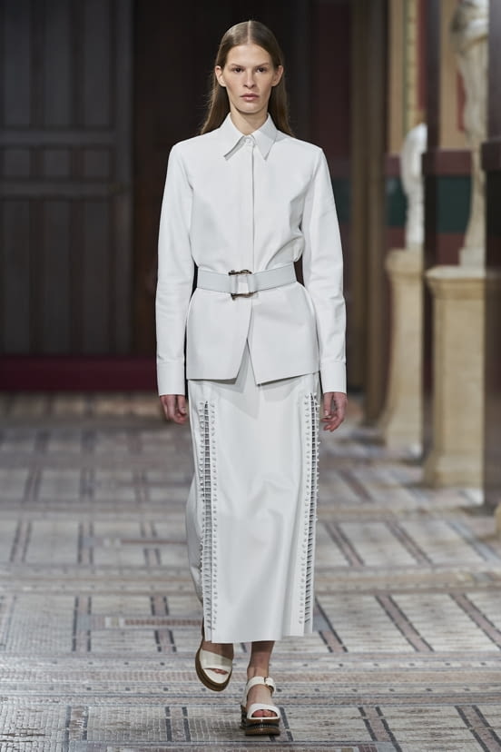 woman<br>SS21