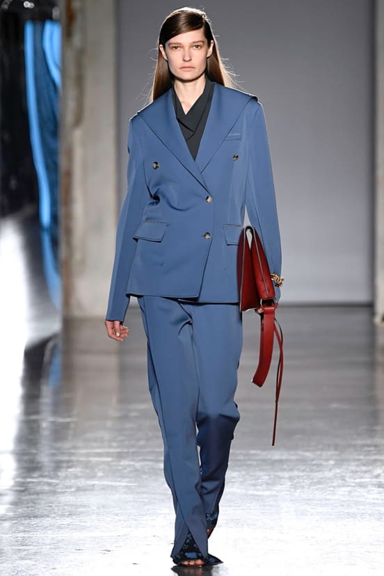 woman<br>FW19