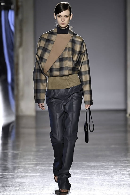 woman<br>FW19