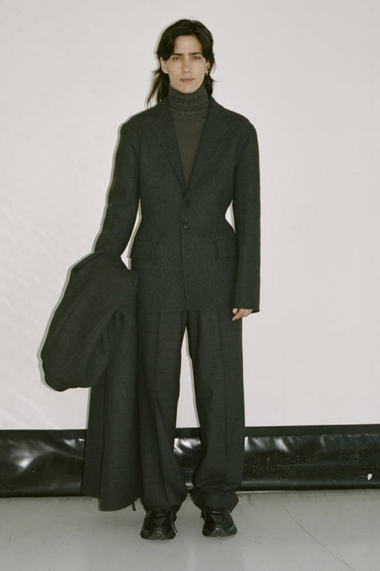 woman<br>FW21