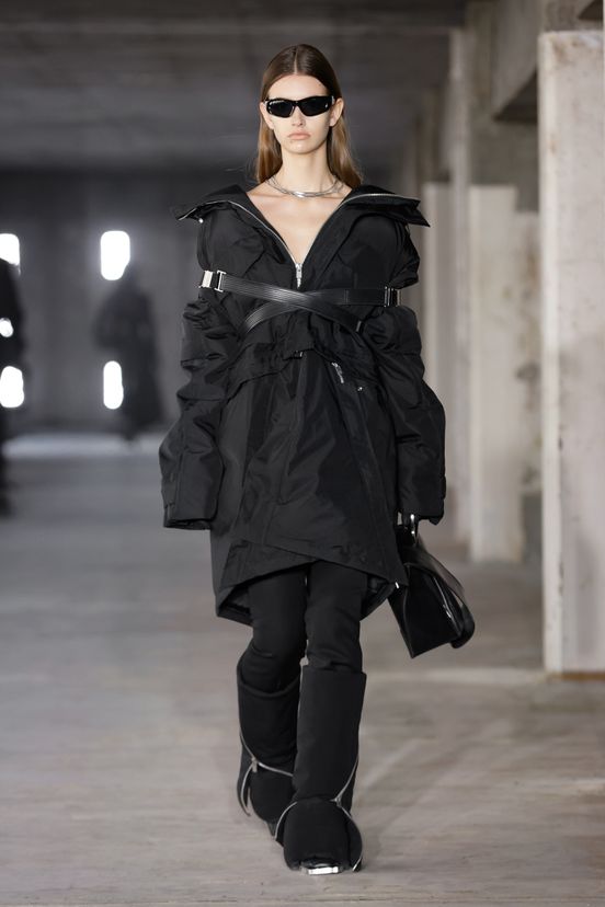 woman<br>FW23