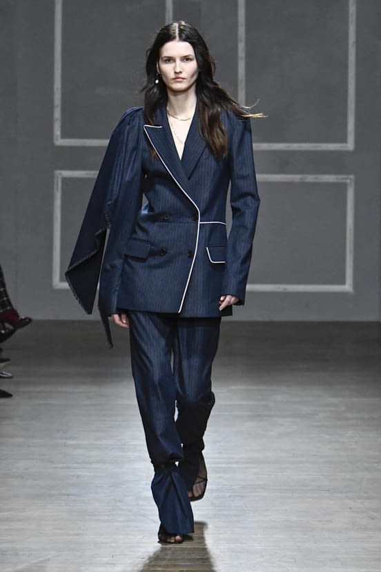 woman<br>FW20