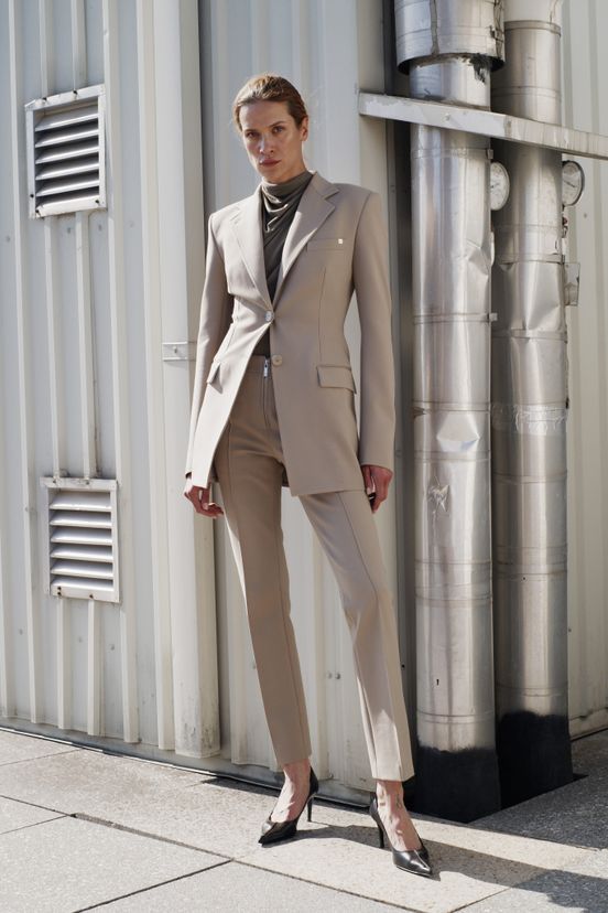 woman<br>Resort 2025