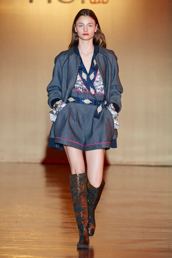 woman<br>FW22