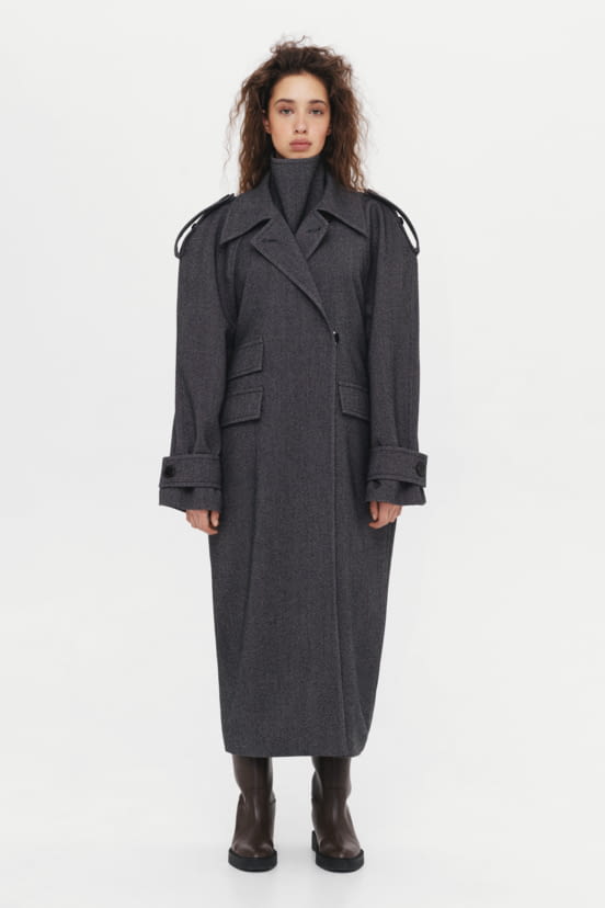 woman<br>FW22