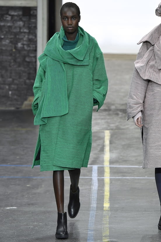 woman<br>FW19