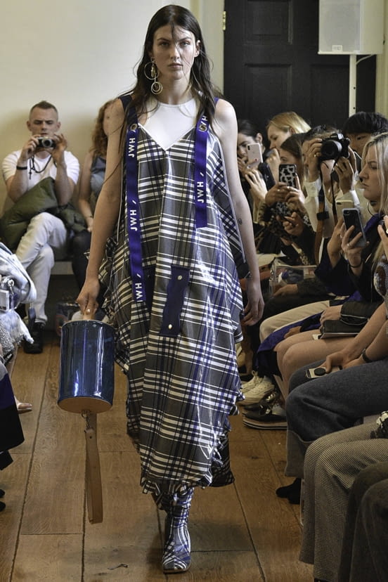 woman<br>SS19