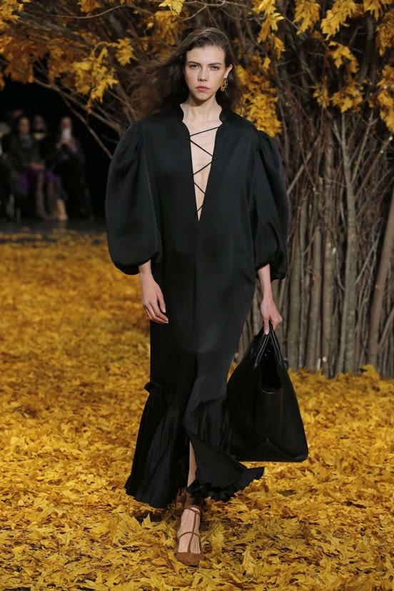 woman<br>FW19