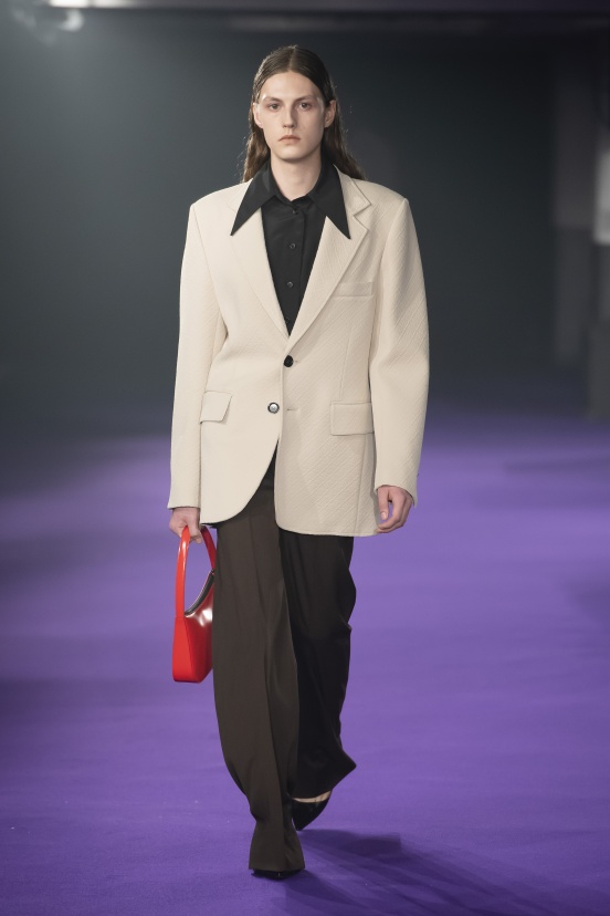 woman<br>FW19