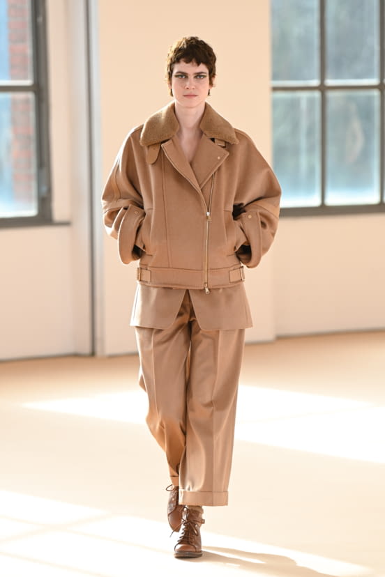 woman<br>FW21