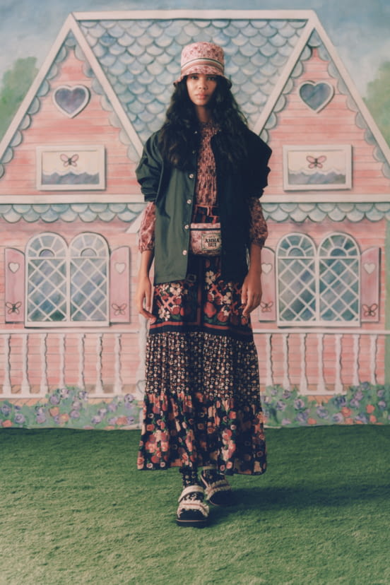 woman<br>SS21
