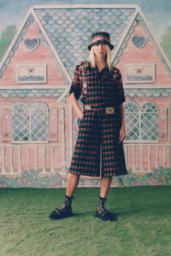 woman<br>SS21