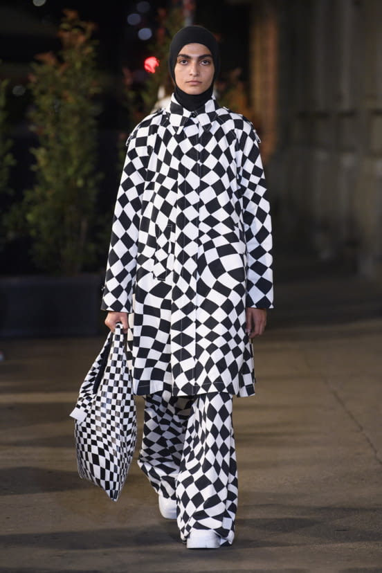 woman<br>SS22