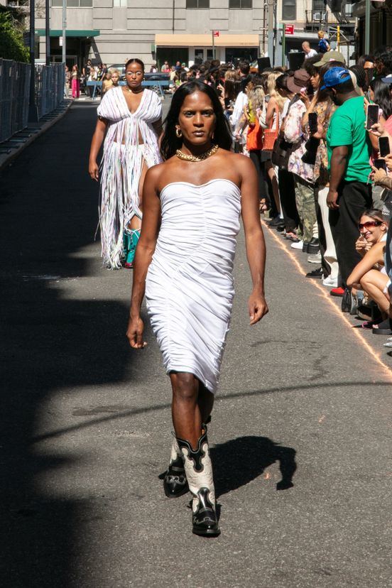 woman<br>SS23