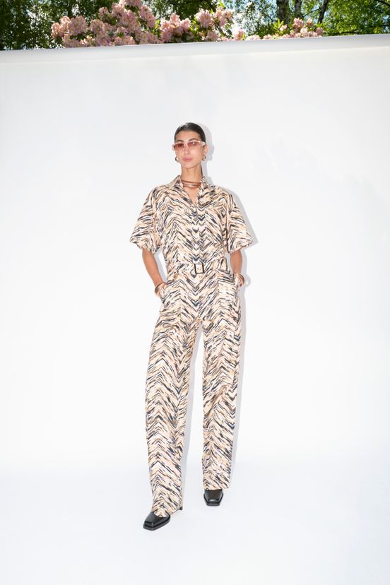 woman<br>Resort 2025