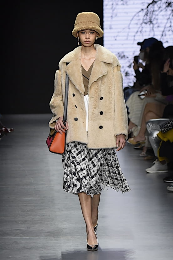 woman<br>FW22