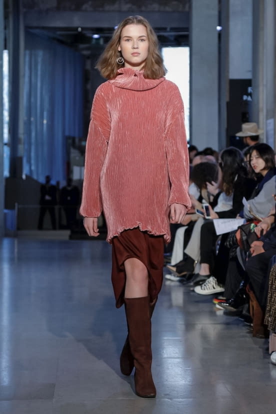 woman<br>FW19