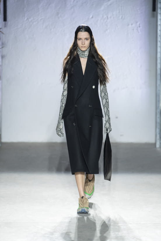 woman<br>FW22