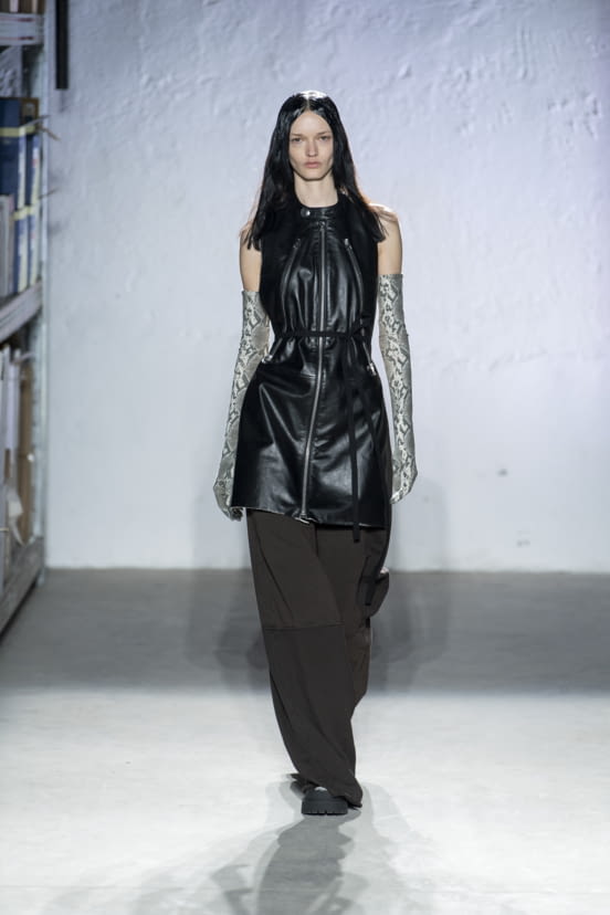 woman<br>FW22