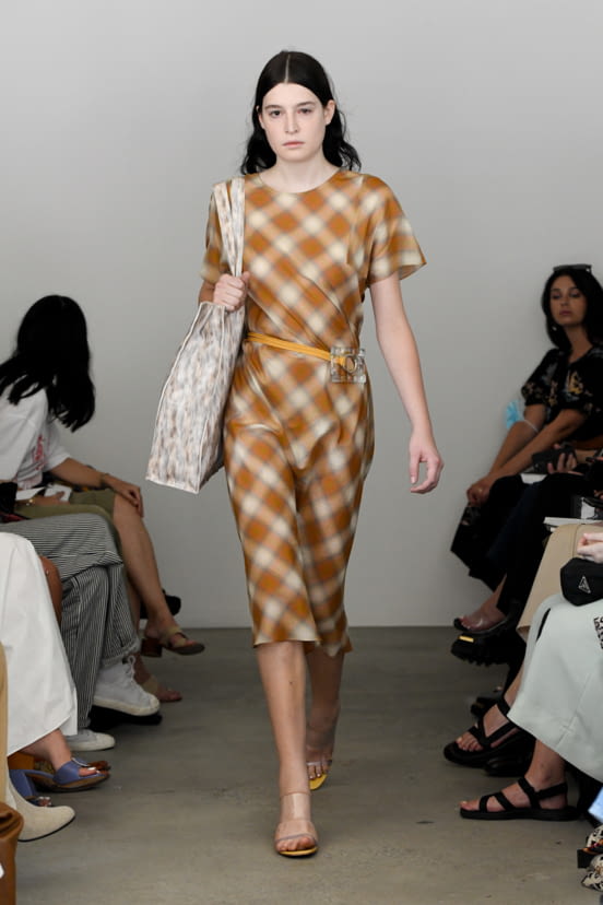 woman<br>SS22