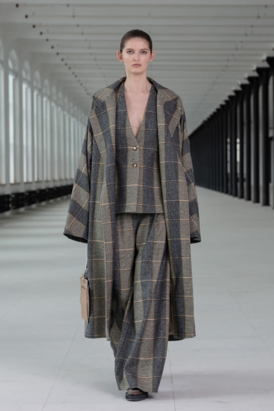 woman<br>FW21
