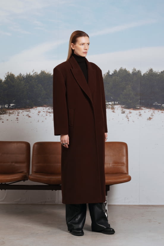woman<br>FW22
