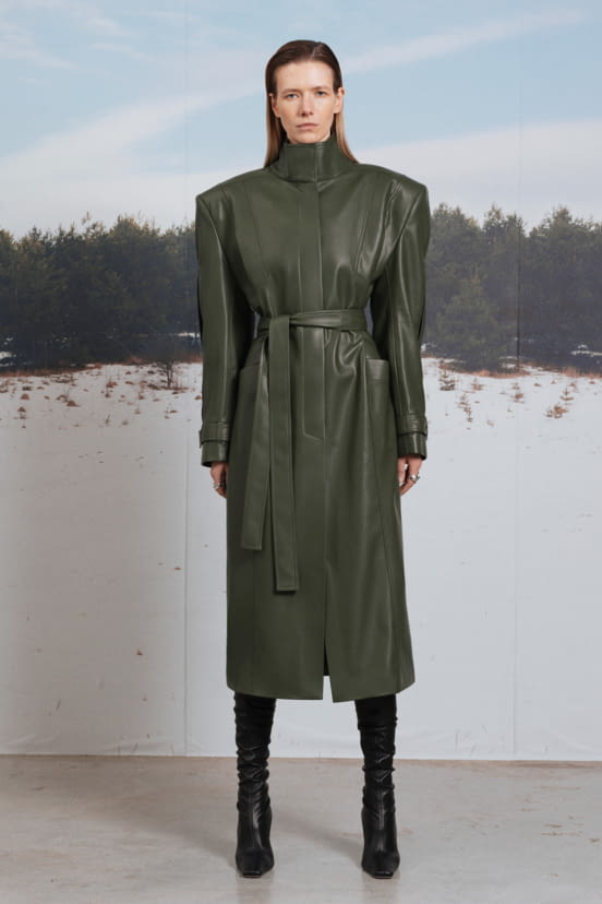 woman<br>FW22