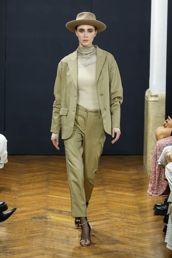 woman<br>FW23