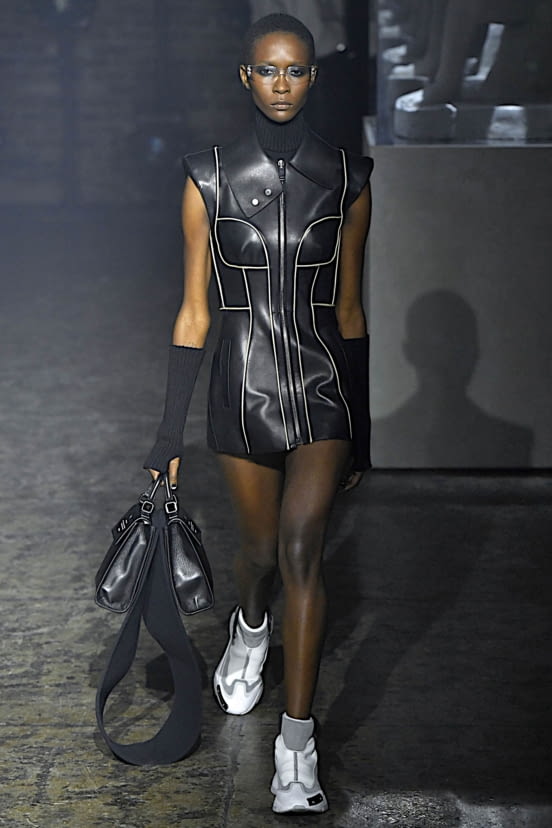 woman<br>FW19