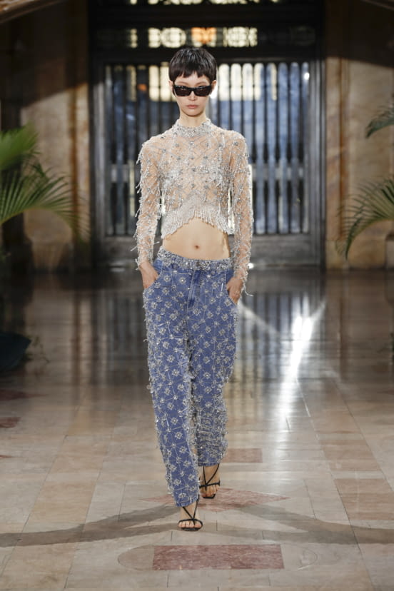 woman<br>FW22