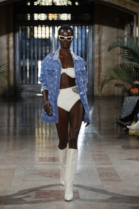 woman<br>FW22