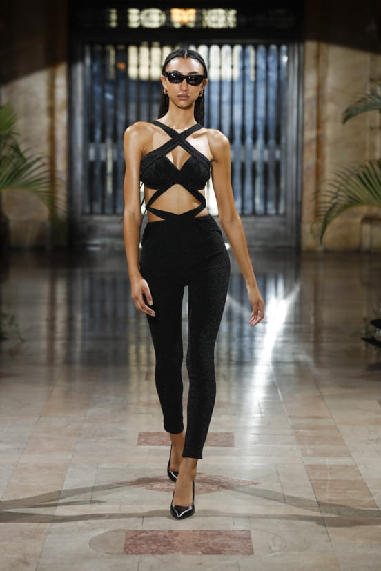 woman<br>FW22