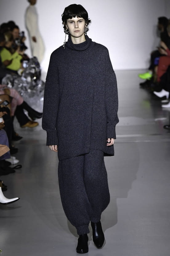 woman<br>FW19