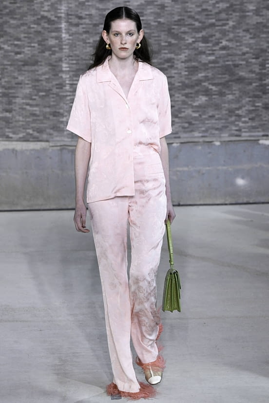 woman<br>SS19