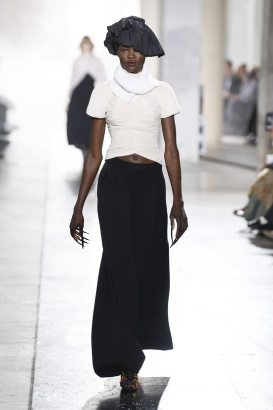 woman<br>FW22