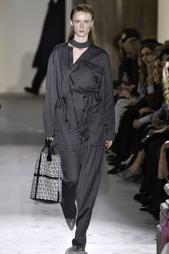 woman<br>FW19