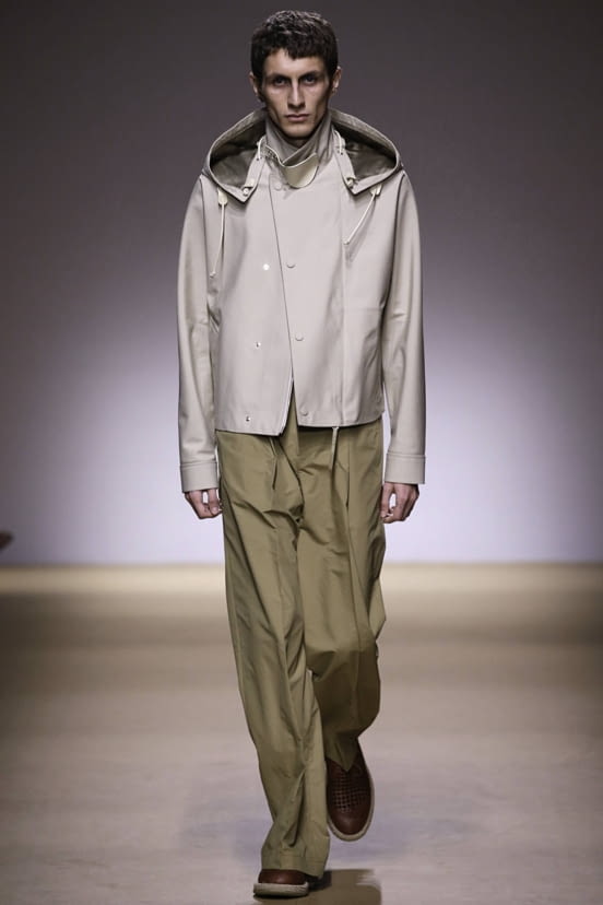 woman<br>SS19