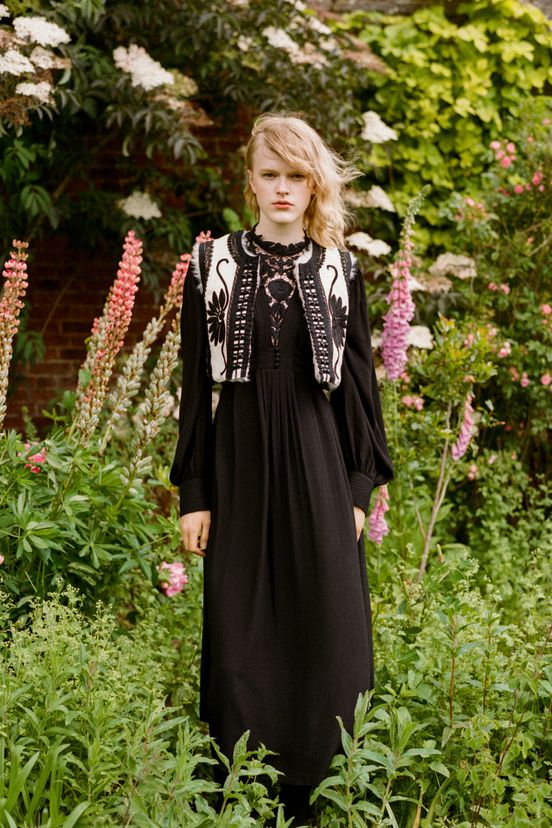 woman<br>Resort 2025