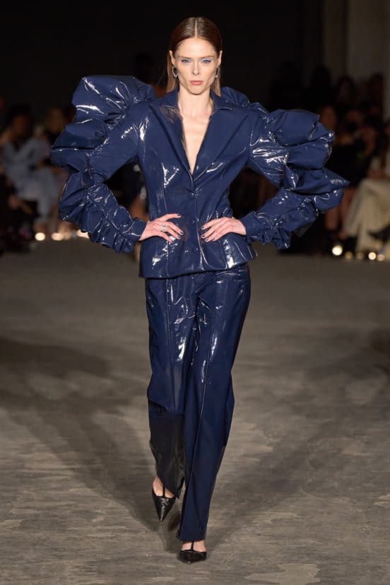 woman<br>FW22