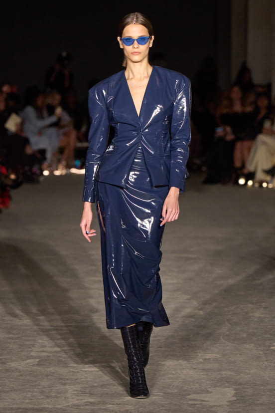 woman<br>FW22