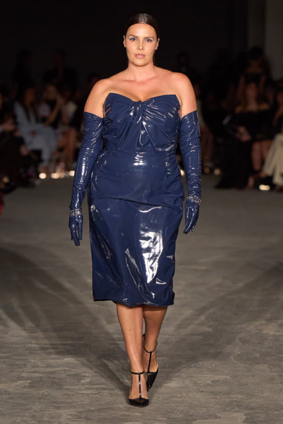 woman<br>FW22