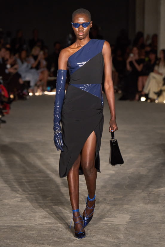 woman<br>FW22