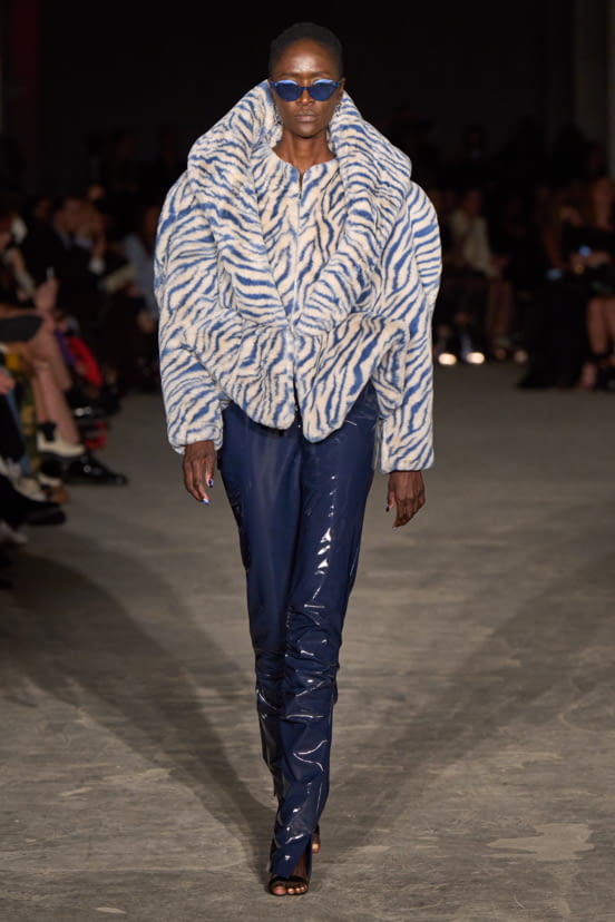 woman<br>FW22