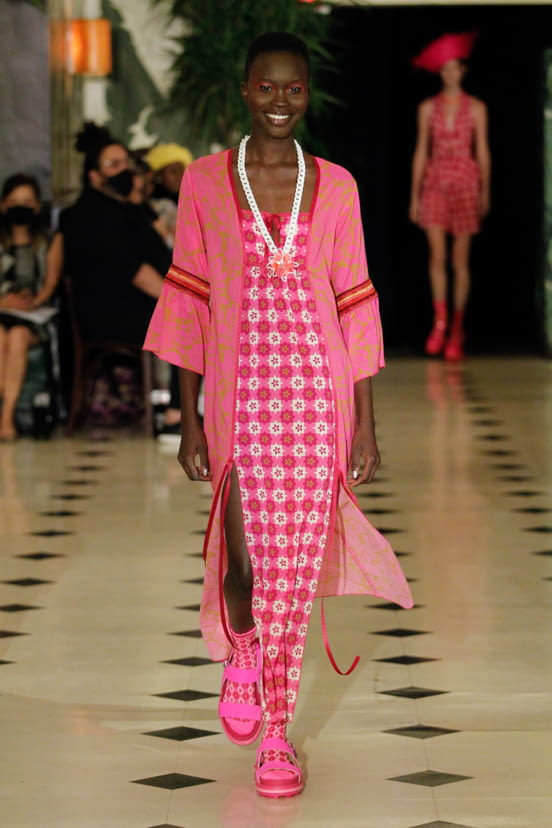 woman<br>SS22